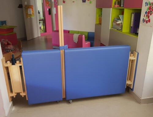 Barrière de sécurité, bois et mousse