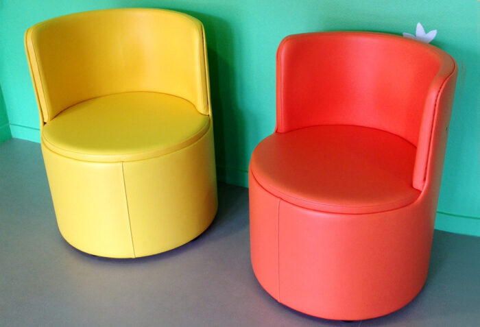 pouf rond bicolore en mousse pour adulte pour crèche - création rene HENRY