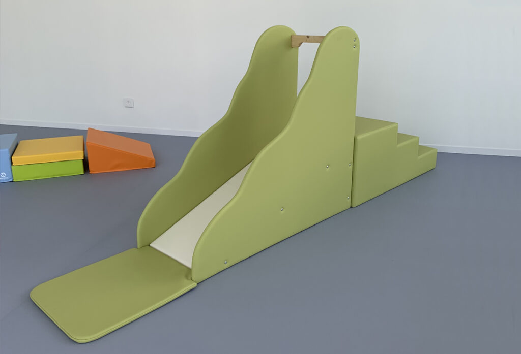 Module escalier toboggan pour piscine mousse pvc h.45 fuchsia Top crèches | Papouille Module escalier toboggan pour piscine mousse pvc h.45 fuchsia Top crèches | Papouille