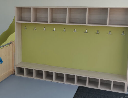Ensemble sur-mesure porte-manteaux, banc et casiers