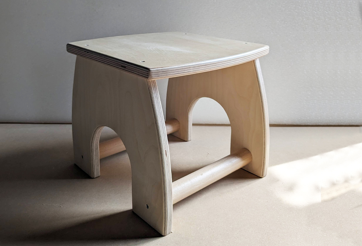 Tabouret pour enfant en bois sans échardes et ultra stable René HENRY