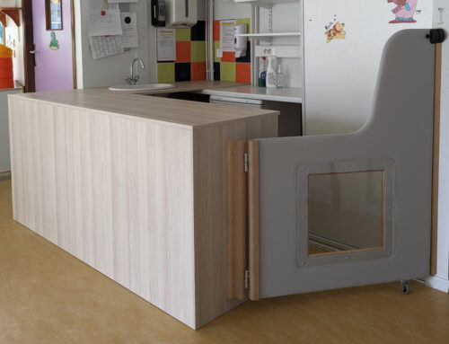 Espace cuisine sur mesure avec portillon