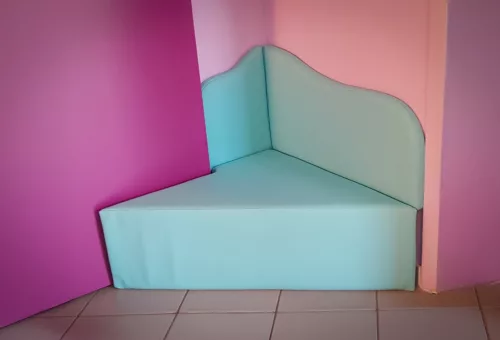 Banquette sur mesure pour les crèches René HENRY