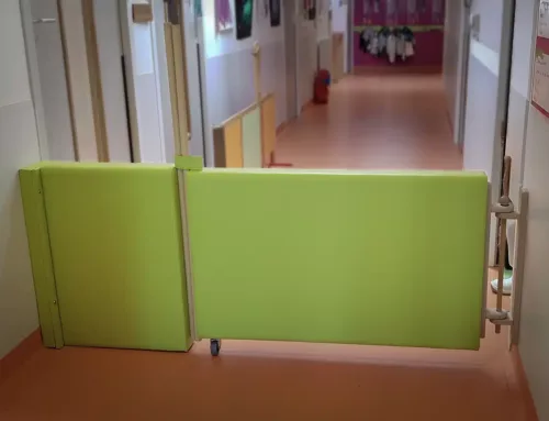 barrière de séparation bois garni pour crèche