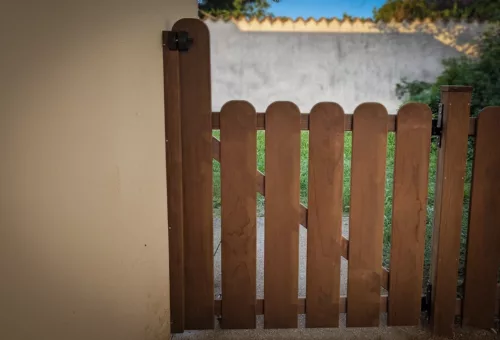 Portillons et barrières en bois pour extérieur crèche