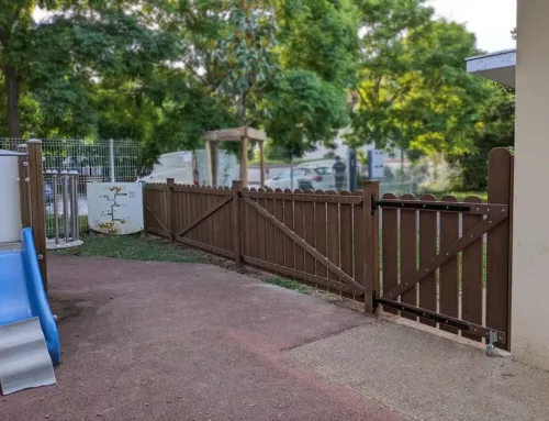 Portillon et barrière en bois – Fermeture simple et fonctionnelle pour accès latéral