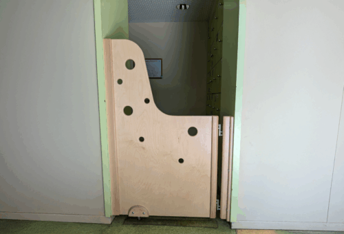 Portillon en forme à trous