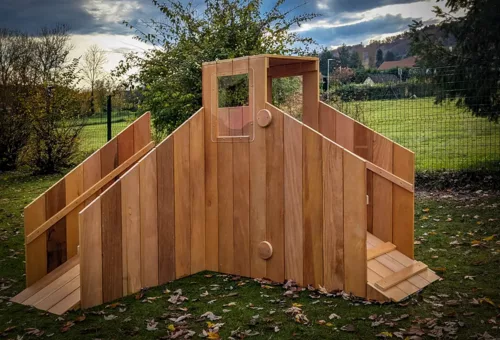 Structure de motricité en bois extérieure